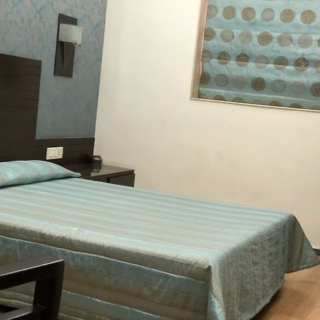 Hotel Sweet Home Bombay Extérieur photo